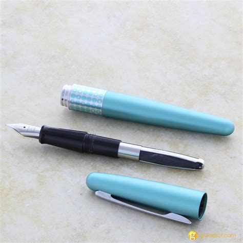 The Gold Standard: Pilot Metropolitan Retro Pop Fountain Pen Review