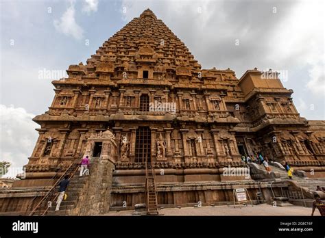 Brihadeeswara temple (Thanjavur Periya Kovil) Temple Tower Vimana - Southern side Stock Photo ...