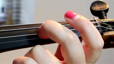 How To Do VIBRATO in the VIOLIN/VIOLA *Slow MOTION* (wrist vibrato) | Violin beginner, Violin ...