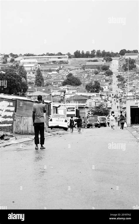 Informelle siedlung kinder -Fotos und -Bildmaterial in hoher Auflösung – Alamy