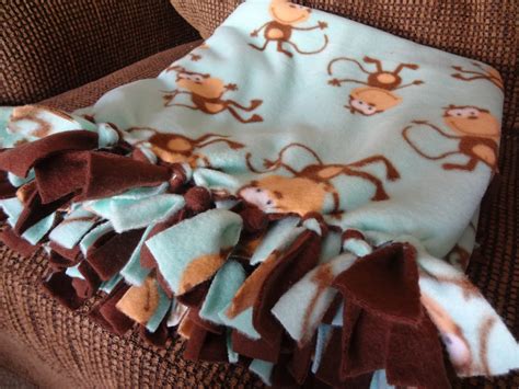 The Busy Broad: Easy DIY Fleece Tie Blanket