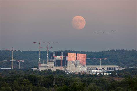 ITER nuclear fusion reactor • Europe.Table