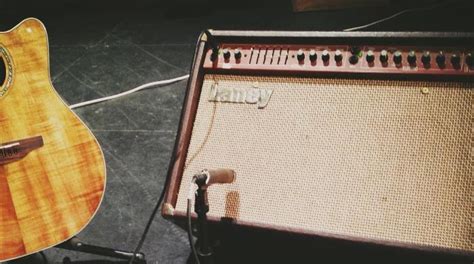 5 Best Acoustic Amps - Apartment Recording