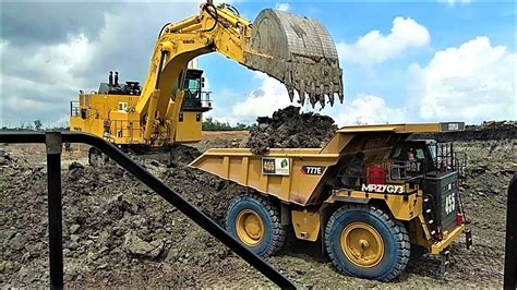 BIG Digger Excavator Loading Dump Truck Komatsu PC2000 Hitachi EX1200 CAT 77E - YouTube