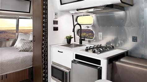 2021 Airstream Caravel Has All the Goods You’ll Need to Comfortably Get Away - autoevolution