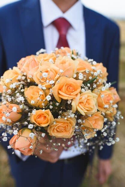 Premium Photo | Orange rose bouquet