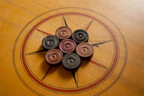 Free photo "Carrom Coins In Center"