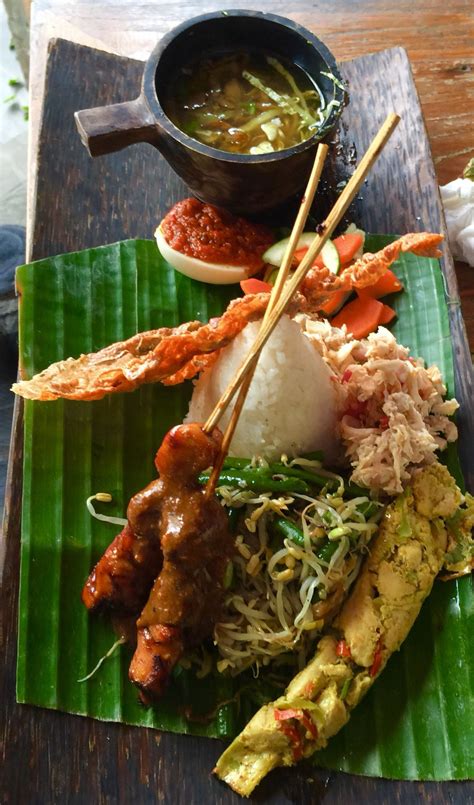 Nasi Campur Bali "mixed rice" http://hubz.info/110/i-could-be-scared-to-walk-on-that Bali Food ...