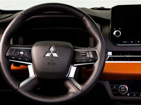 2022 Mitsubishi Outlander: 105 Interior Photos | U.S. News