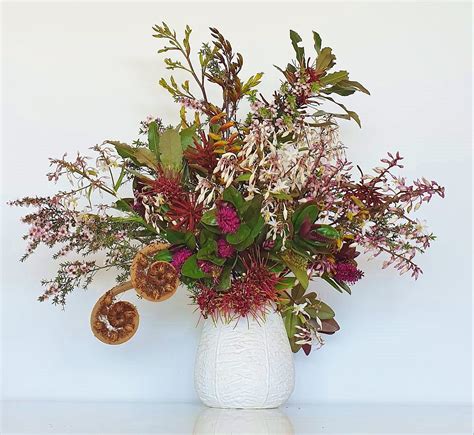 New Zealand Native Flowers | Flower arrangements, Floral vase ...