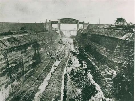 Blood sweat and tears built the Manchester Ship Canal - 135 years later ...