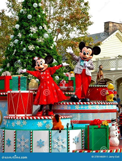 Holiday Mickey And Minnie Mouse On Parade. Editorial Stock Image ...