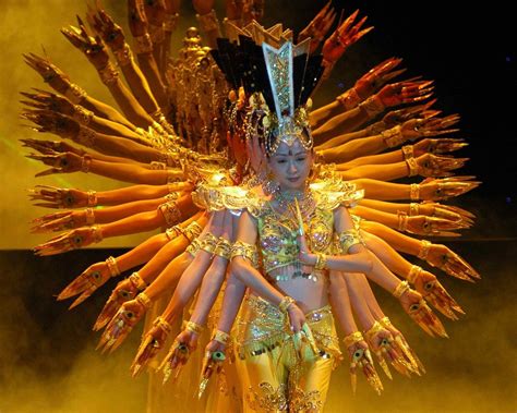 Dancers perform the Thousand Hands Guan Yin - Beijing | We are the world, Oh my goddess, Fotografen