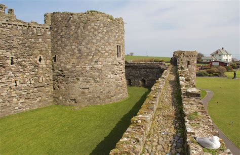 Beaumaris - castle - Ancient and medieval architecture