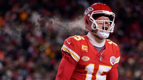 CHIEFS LEAVE TERRIBLE DOLPHINS FROZEN AND DEAD! | Fast Philly Sports