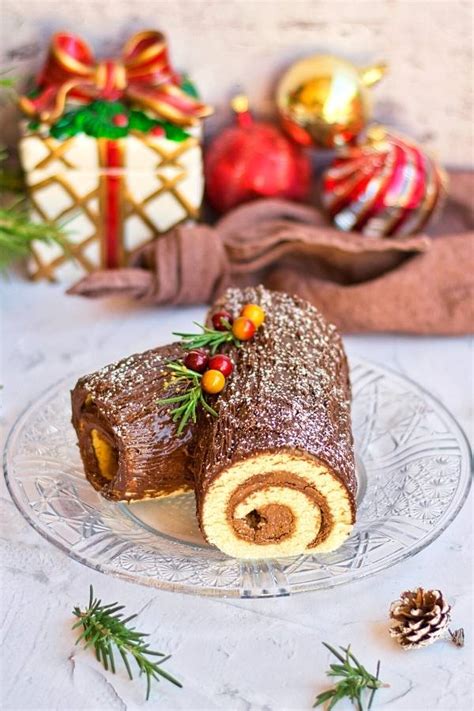 How to Make a Yule Log Cake (Bûche de Noël Recipe) - Becca Ink