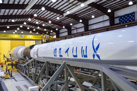 SpaceX will launch a new Starlink fleet before sunrise Wednesday. Here ...