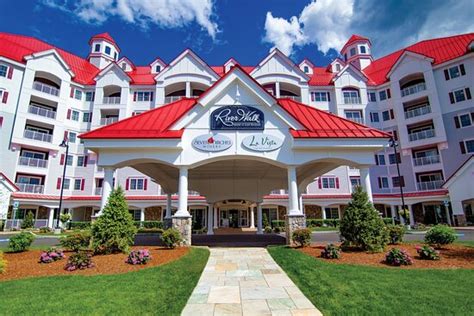 Like a Residence Inn with Lipstick - Review of RiverWalk Resort at Loon Mountain, Lincoln, NH ...