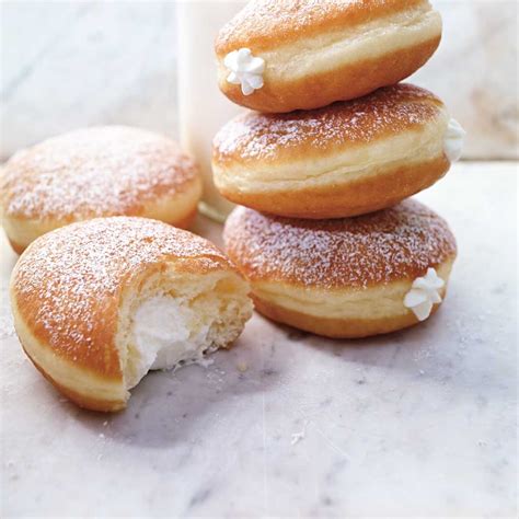 Whipped Cream-Filled Doughnuts | RICARDO