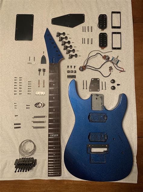 Just refinished this ESP guitar, laid all the parts out for reassembly! : r/knolling