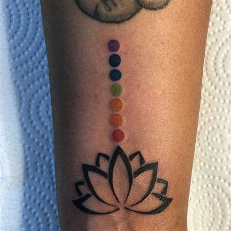 Faith Hudgens on Instagram: “A simple CHAKRA Lotus Flower i did for my client. I LOVE the way ...