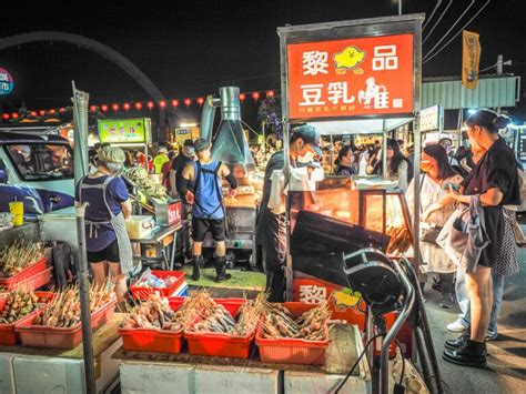 The “Big 5” Night Markets in Taichung (+ What to Eat at Each One!) - Nickkembel Travels