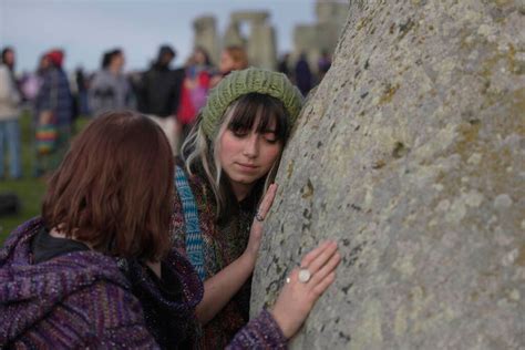 Antlers and fancy dress: Stonehenge welcomes 8,000 visitors for summer solstice - WHYY