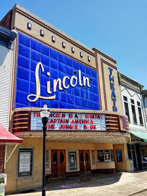 Lincoln Theatre- Fayetteville TN (1) | Built in 1951. | Kevin Stewart | Flickr