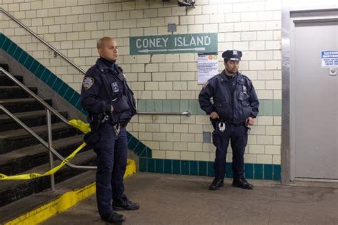 Subway train fatally hits 16-year-old girl in Brooklyn