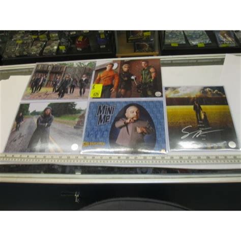 5 CELEBRITY SIGNED PHOTOS