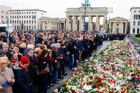 Paris Attacks Photos: Mourners Observe Minute of Silence | Time