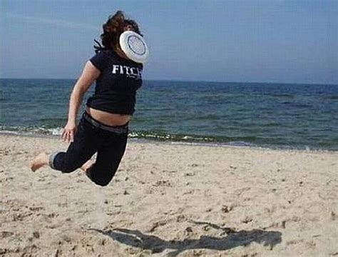 20 of The Most Awkward Beach Moments Ever Captured