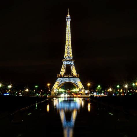 How to Enjoy the Eiffel Tower Sparkle at Night | solosophie