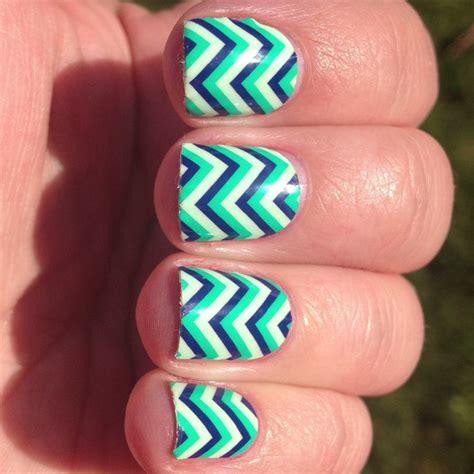 Funky zig zag nail art | Nails | Pinterest | Zig Zag Nails, Nail Design ...