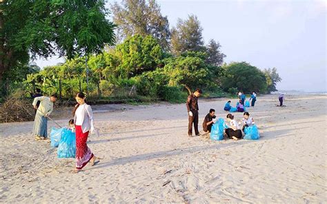 Plastic cleanup underway at Kyaukpyu Beach - Global New Light Of Myanmar