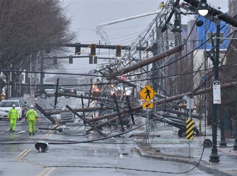 Yesterday's Storm Damage in Massachusetts : Lineman