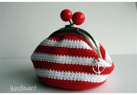 a crocheted purse with two red and white stripes