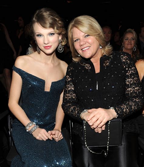 Taylor Swift Reveals Her Mom Is Facing Cancer Again: 'I Give All of My ...