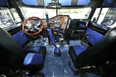 Pin by Stephen Burns on interior | Truck interior, Freightliner trucks, Freightliner