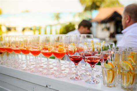 How to Hire a Wedding Bartender - The Bash