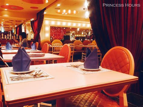 PRINCESS HOURS: Alice in Wonderland Restaurant