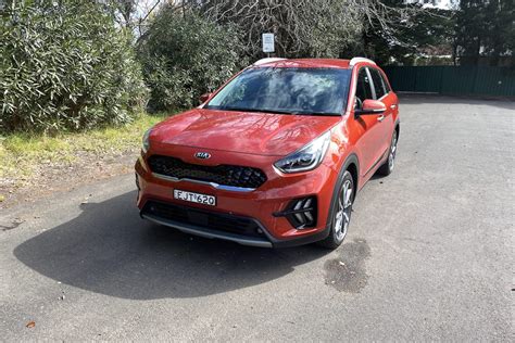 Kia Niro Hybrid 2021 Review - Your Source for EV News & Reviews