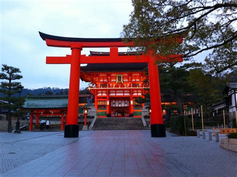 Malaysian Meanders: The 10,000 Torii Gates of Kyoto's Fushimi-Inari Shrine