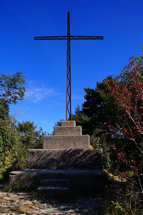 black metal cross sculpture free image | Peakpx