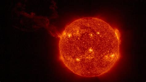 Geomagnetic storm danger posed by fresh M-class solar flare! CME likely to graze Earth, says ...