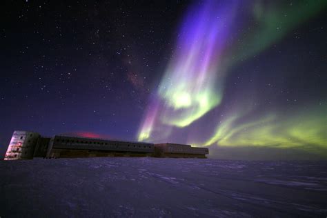 Antarctic Photo Library - Photo Details - AURORAPOLE.8.19.06.JPG