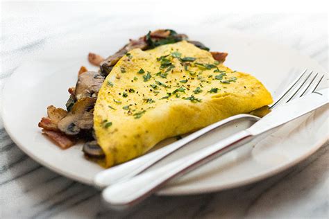 Keto Bacon Mushroom Spinach Omelette | Paleo, Low Carb, Protein Rich