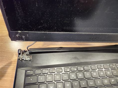 Can this be fixed? Screen works fine, its just detached since the hinge ...