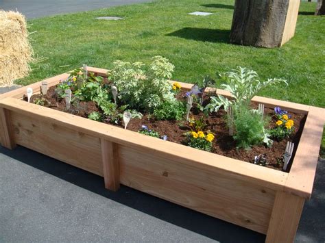 1000+ images about Garden Raised Flower Beds on Pinterest | Gardens, Raised beds and Garden borders