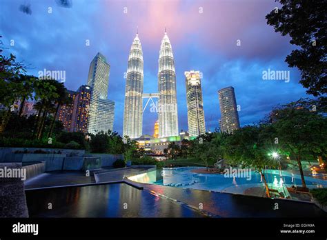 Malaysia, Kuala Lumpur, Petronas Twin Towers at night Stock Photo - Alamy